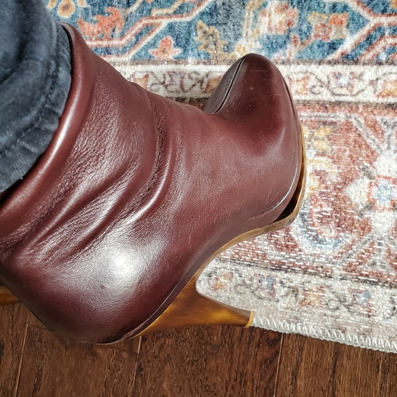 Beautiful Ferragamo Booties - Picture 15 of 15